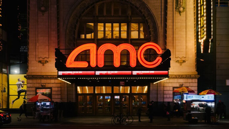 AMC CEO Slams Robinhood Over ‘Inexcusable, Vile’ Stock Token Trading