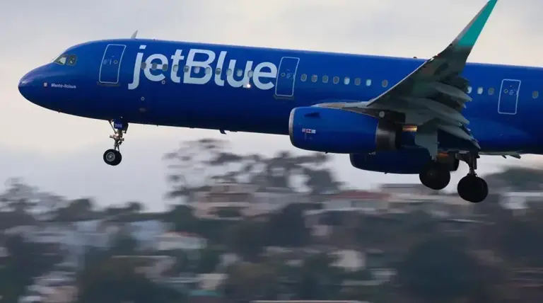Turbulence Over Debt as JetBlue Creditors Seek Professional Guidance